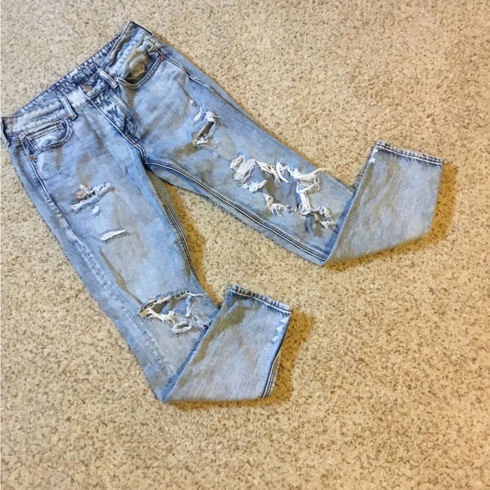 American Eagle Ripped Button Fly Jeans Size 4